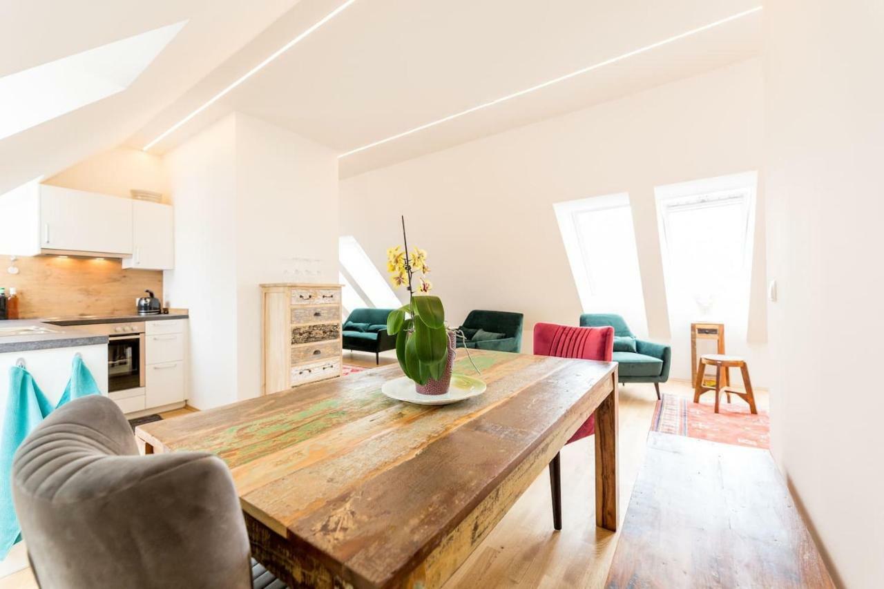 Grosse Dachgeschosswohnung Im Herzen Von Graz Esterno foto