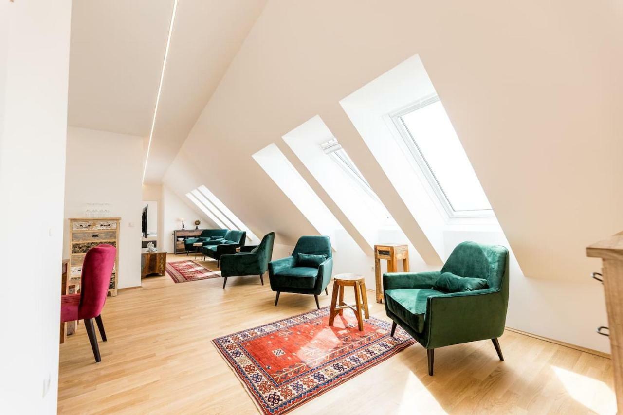 Grosse Dachgeschosswohnung Im Herzen Von Graz Esterno foto