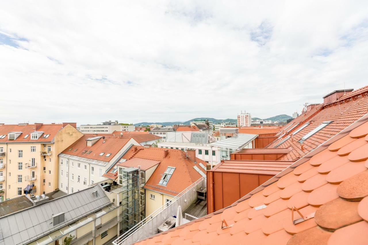 Grosse Dachgeschosswohnung Im Herzen Von Graz Esterno foto
