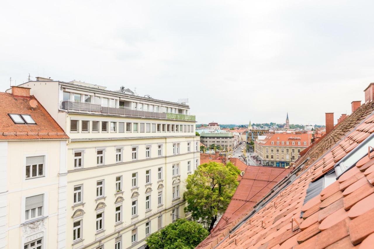 Grosse Dachgeschosswohnung Im Herzen Von Graz Esterno foto