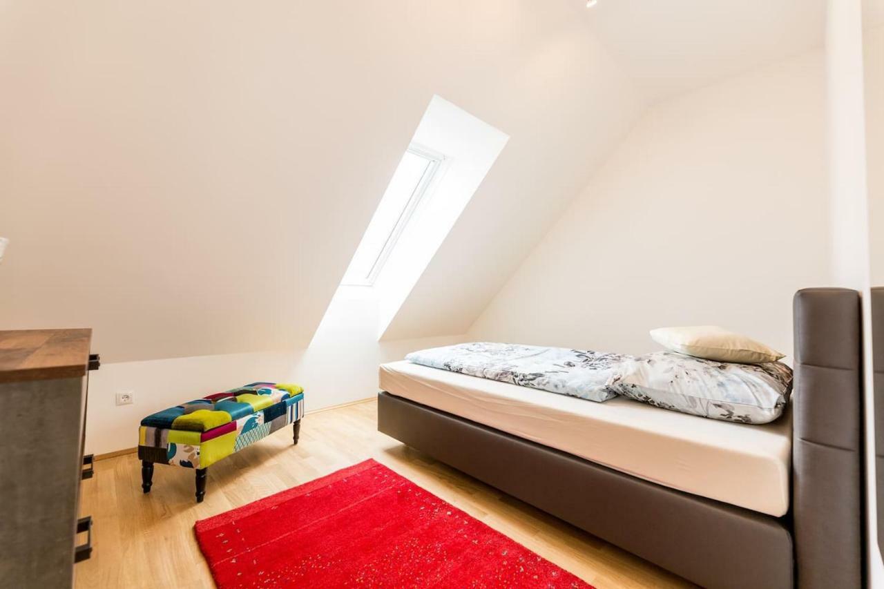 Grosse Dachgeschosswohnung Im Herzen Von Graz Esterno foto